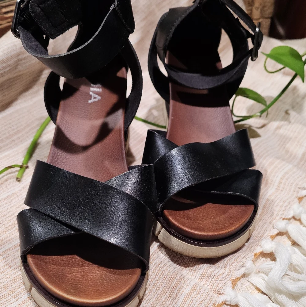 Stylish Black Sandals